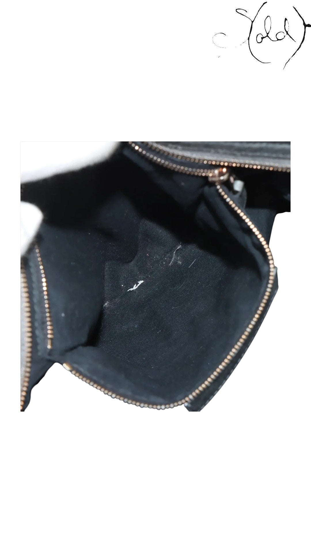 Sold Attire Balenciaga Giant City green leather 2-way bag interior with textile lining and zip closure.