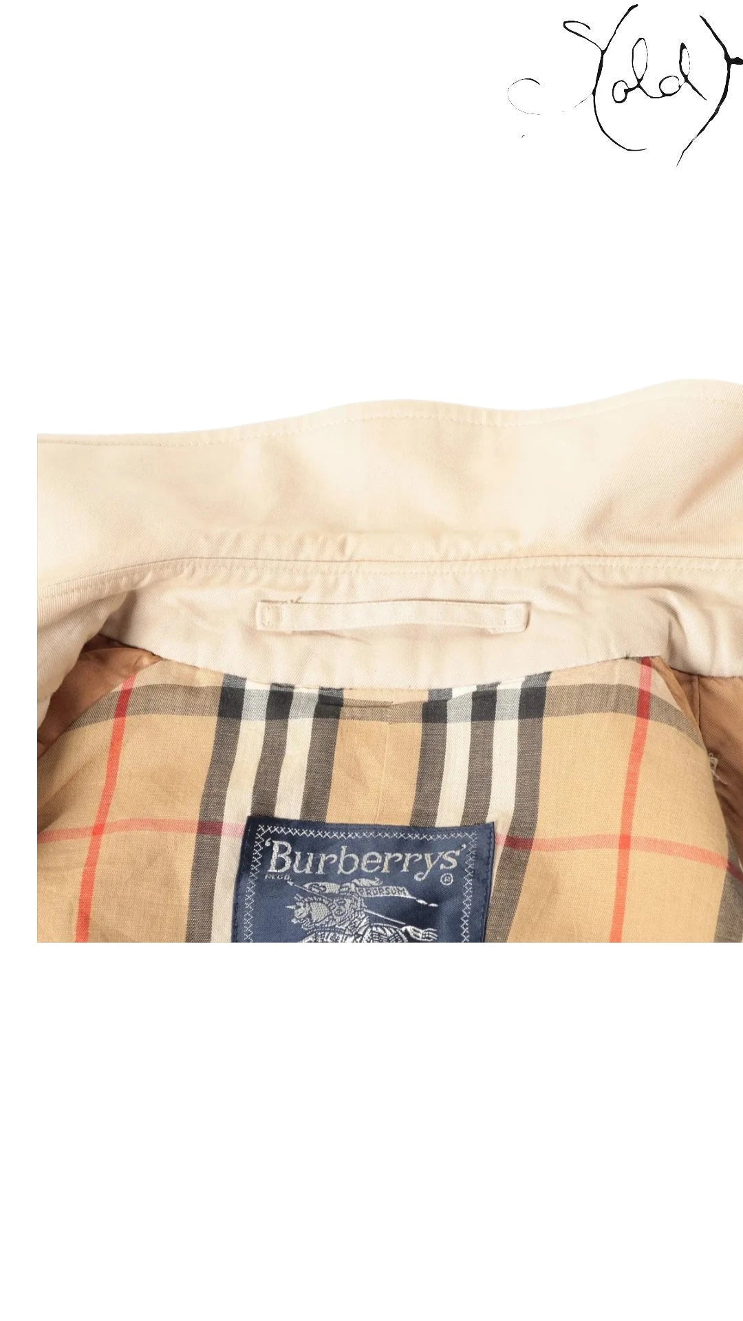 Burberry Heritage Trench Coat Honey Beige Made in England, Close-up | Sold Attire