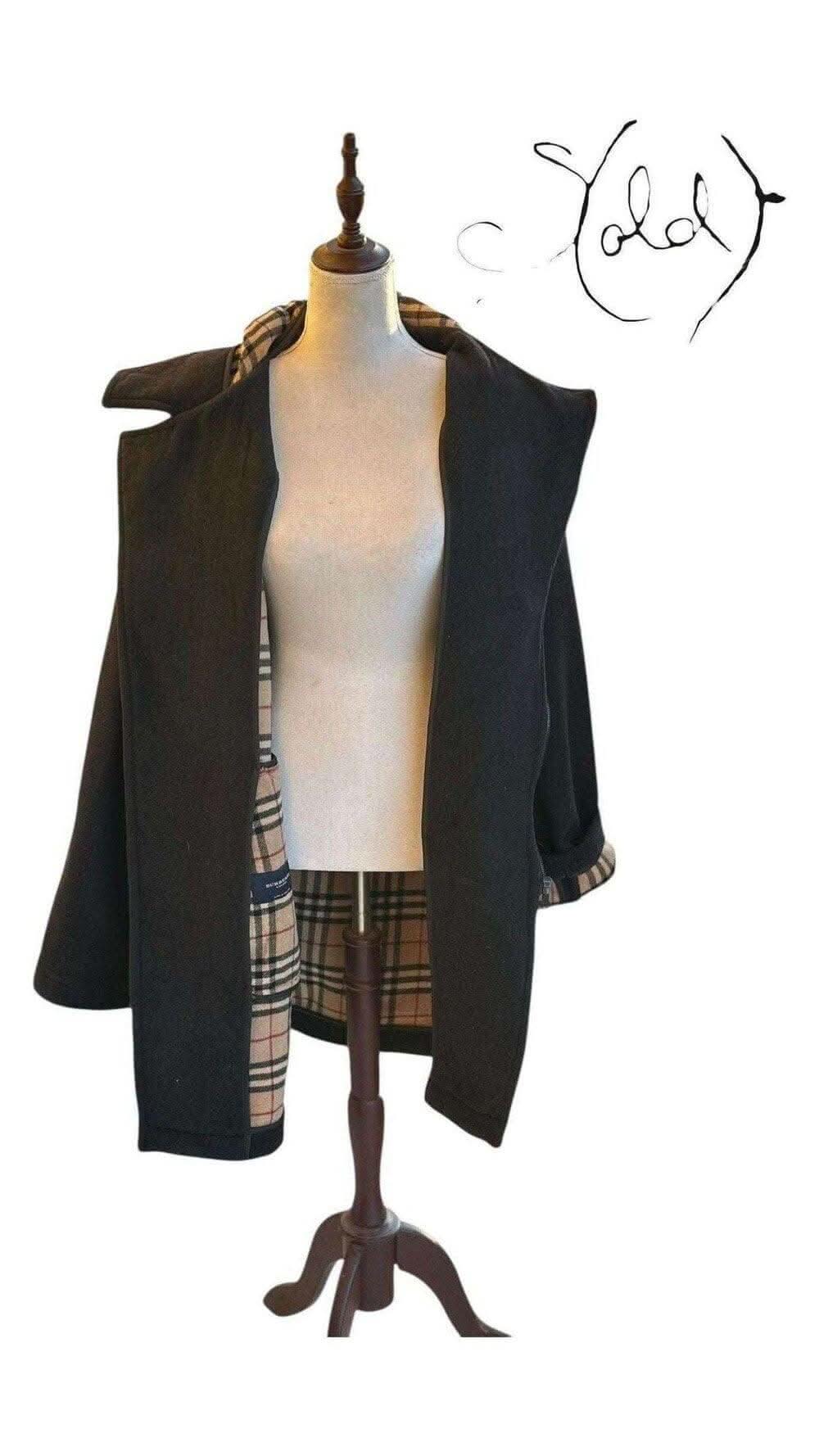 Burberry Wool Cashmere Coat – Plaid Lined Elegance