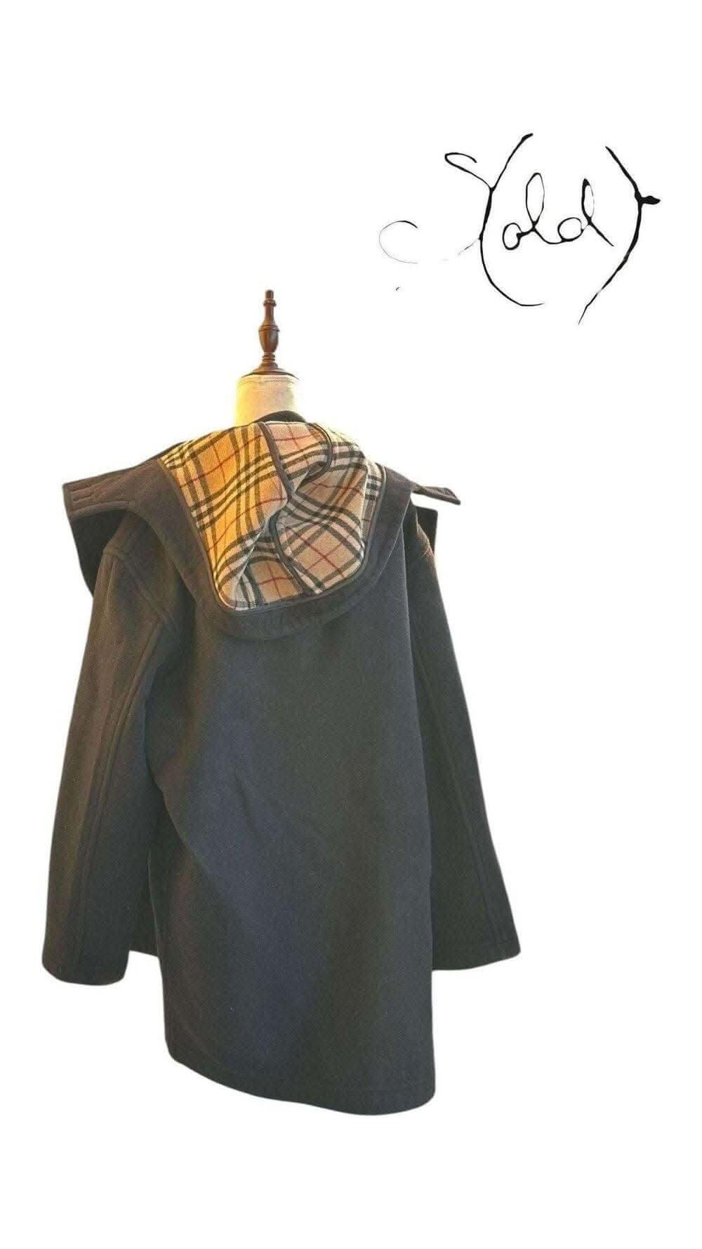 Burberry Wool Cashmere Coat – Plaid Lined Elegance