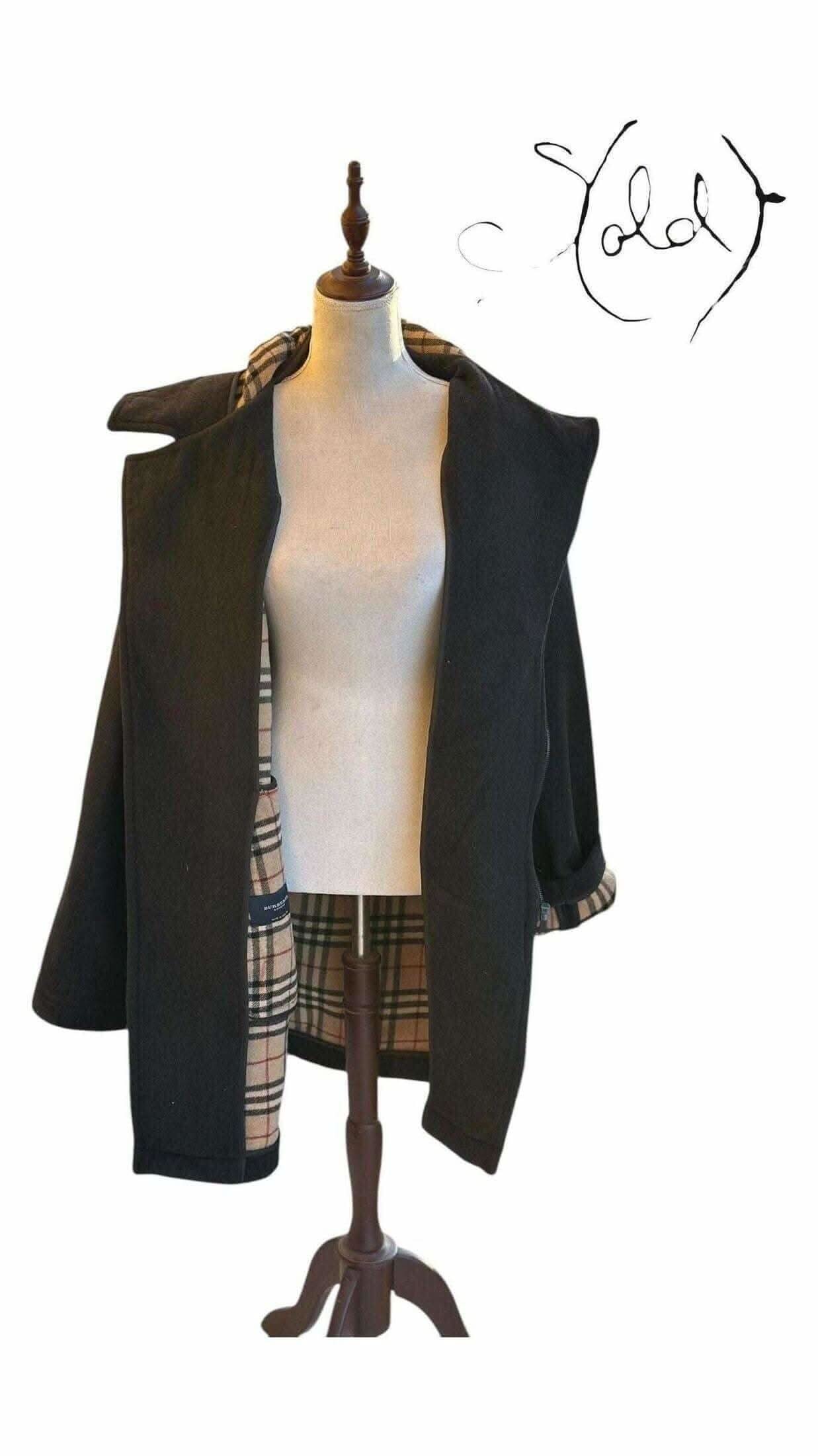 Burberry Wool Cashmere Coat – Plaid Lined Elegance