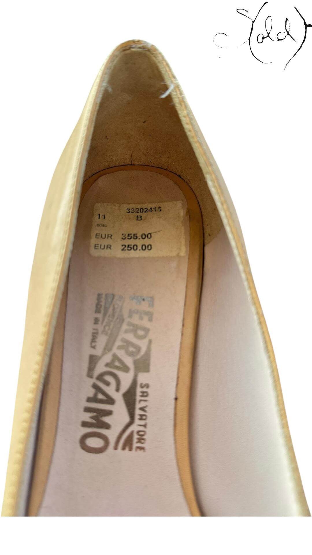 FERRAGAMO Beige Leather Block-Heel Pumps – Studio Florence Cut, Detail view | Sold Attire