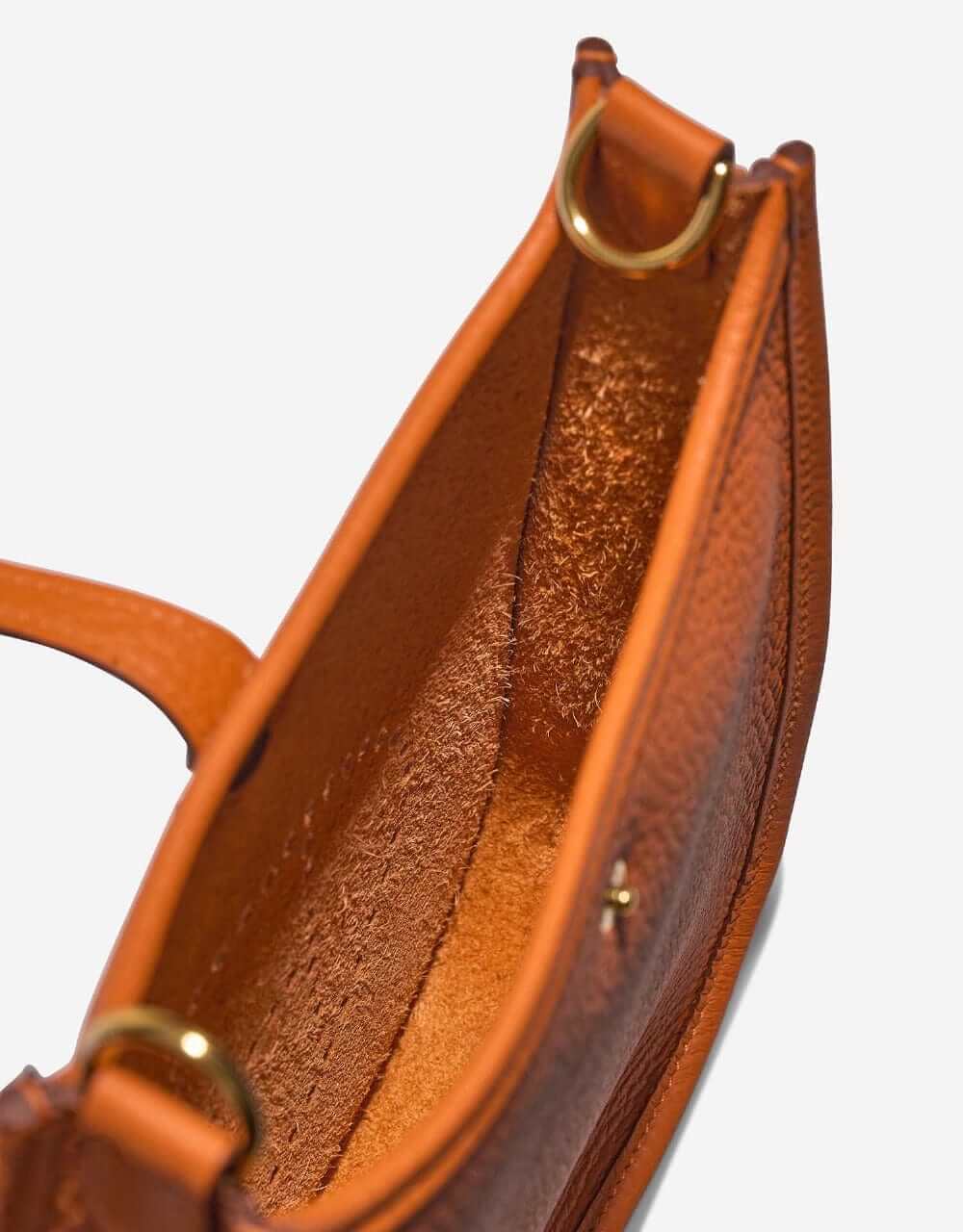 HERMÈS Évelyne TPM 16 – Orange Clemence, Detail view | Sold Attire