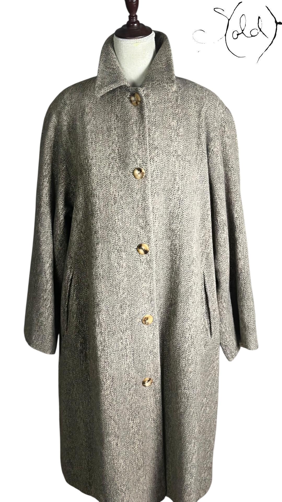 Max Mara Angora Wool Herringbone Coat Grey 2010s Size 40-44, Close-up | Sold Attire