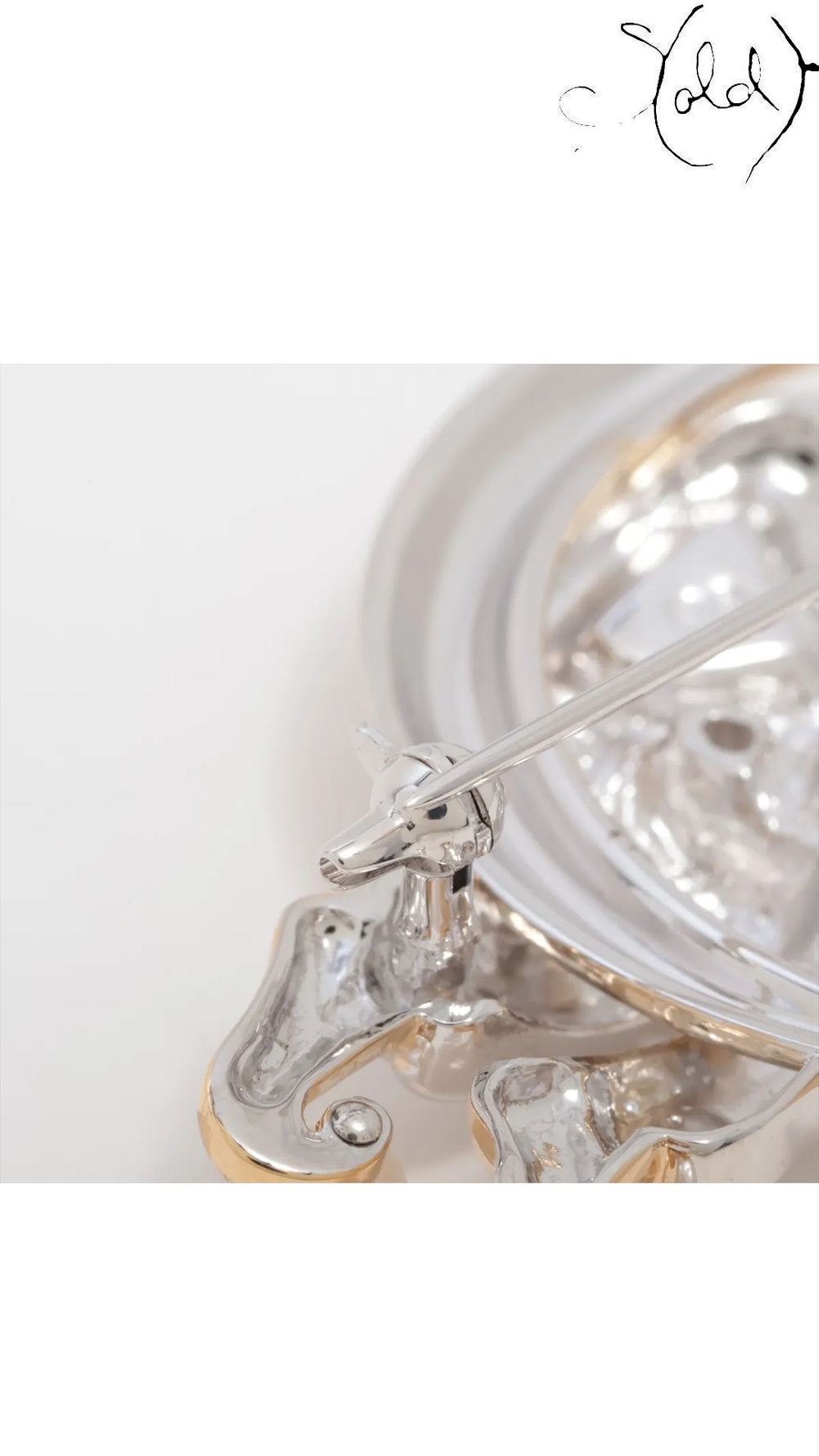 MIKIMOTO moon clown brooch, pin mechanism detail