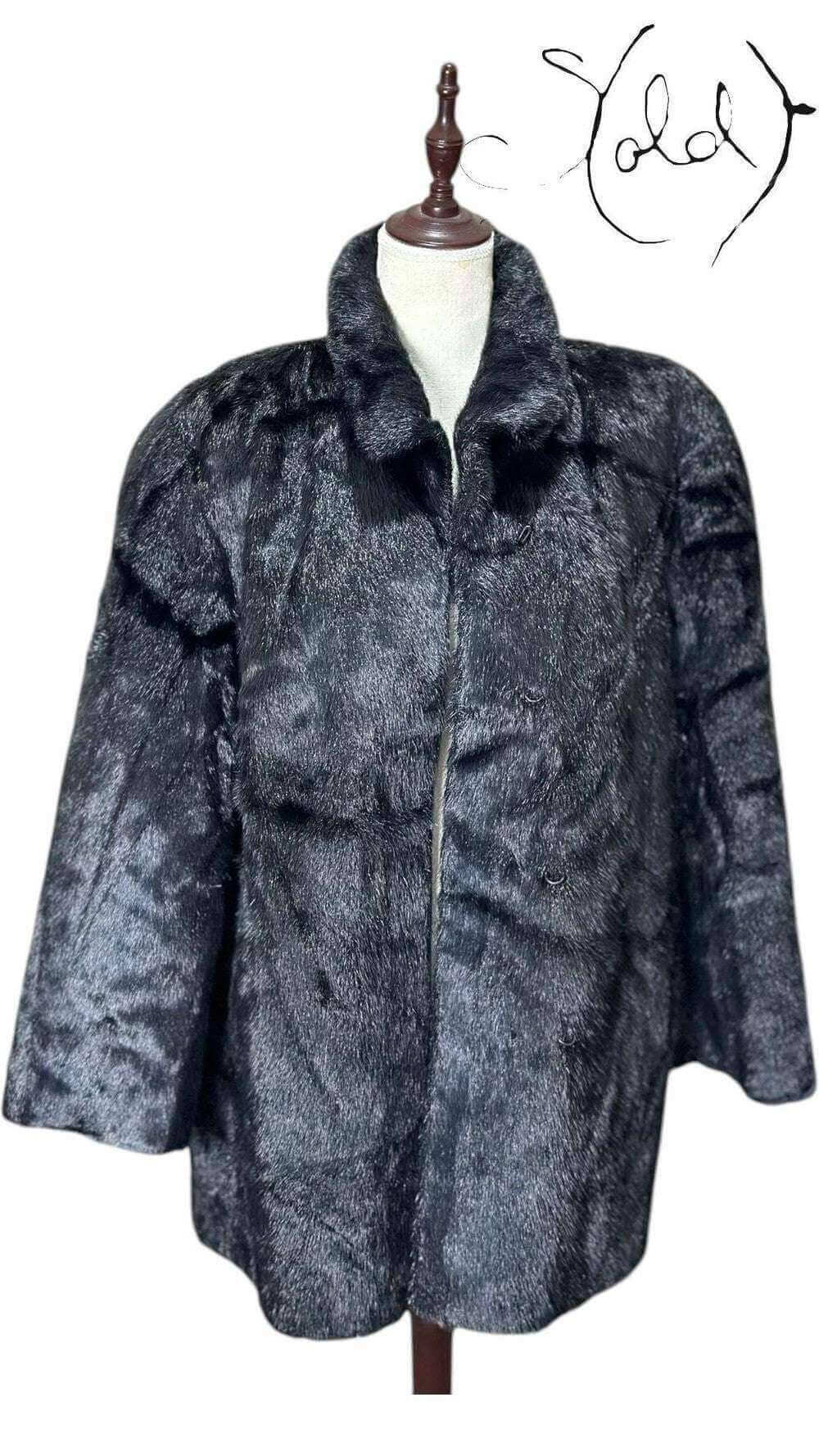 Spanish Mink Fur Coat – Opulent Warmth, Hardware detail | Sold Attire