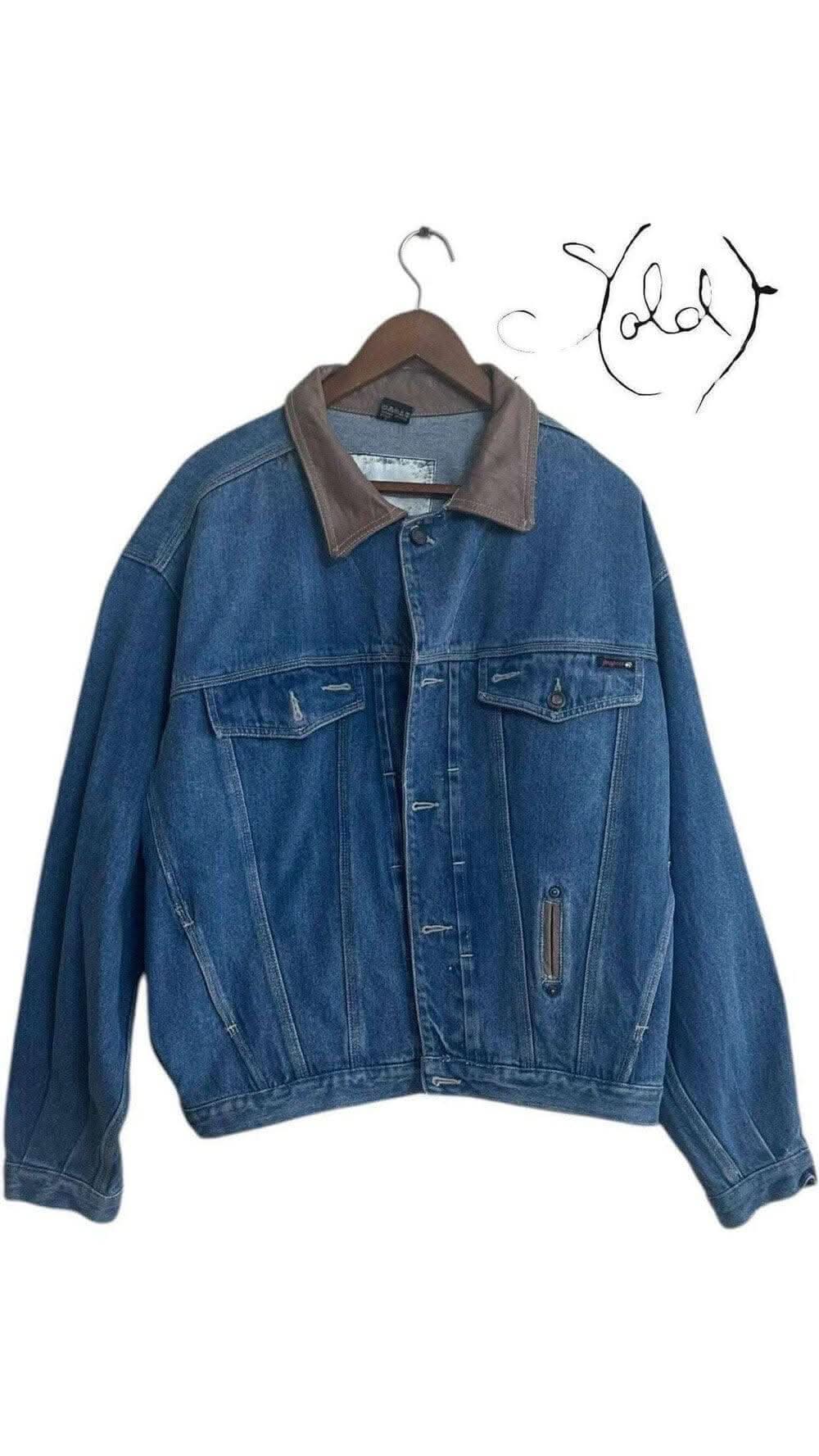 Vintage Denim Jacket with Leather Collar – True Classic