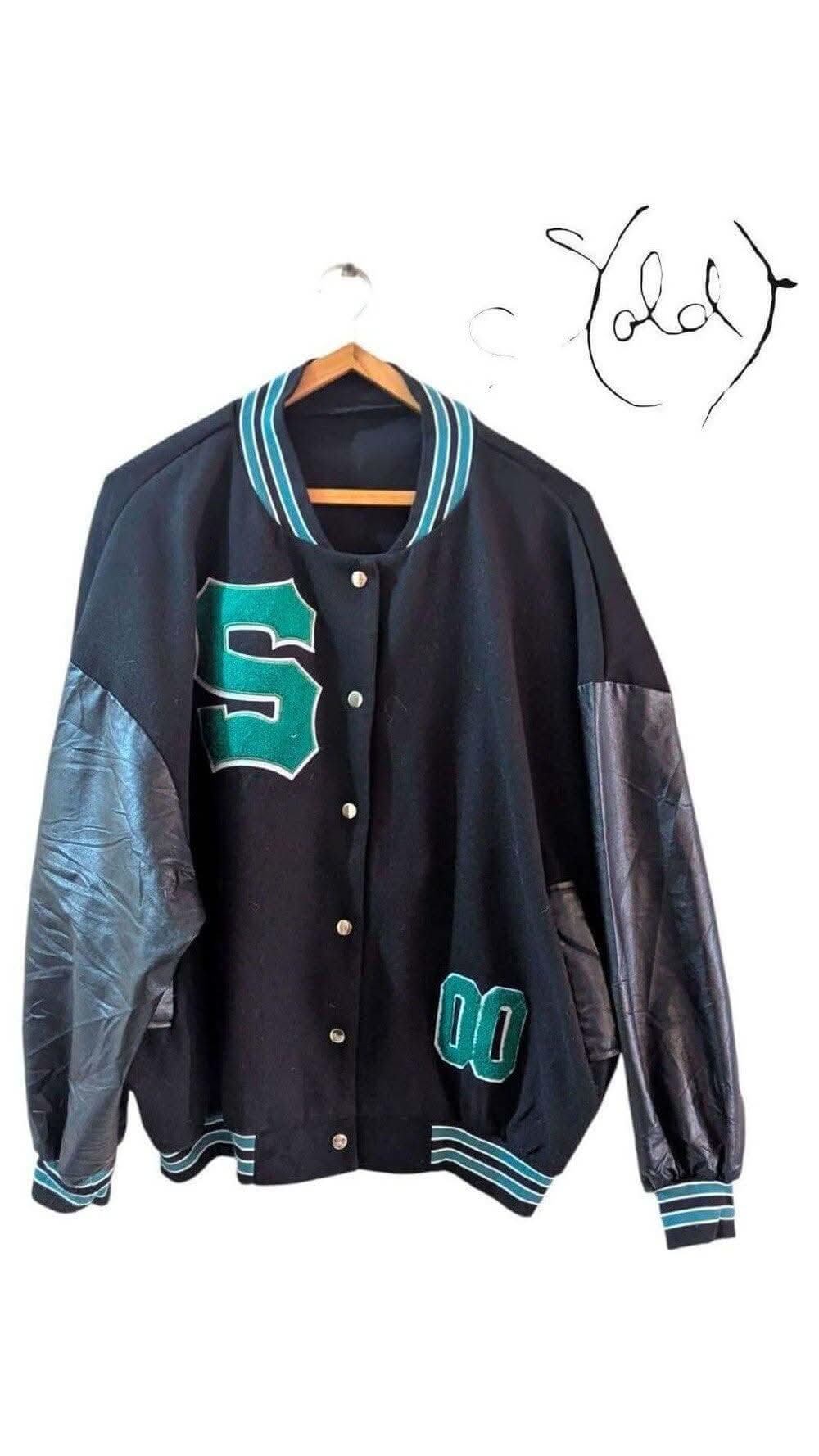 Vintage Varsity Jacket – Streetwear Essential