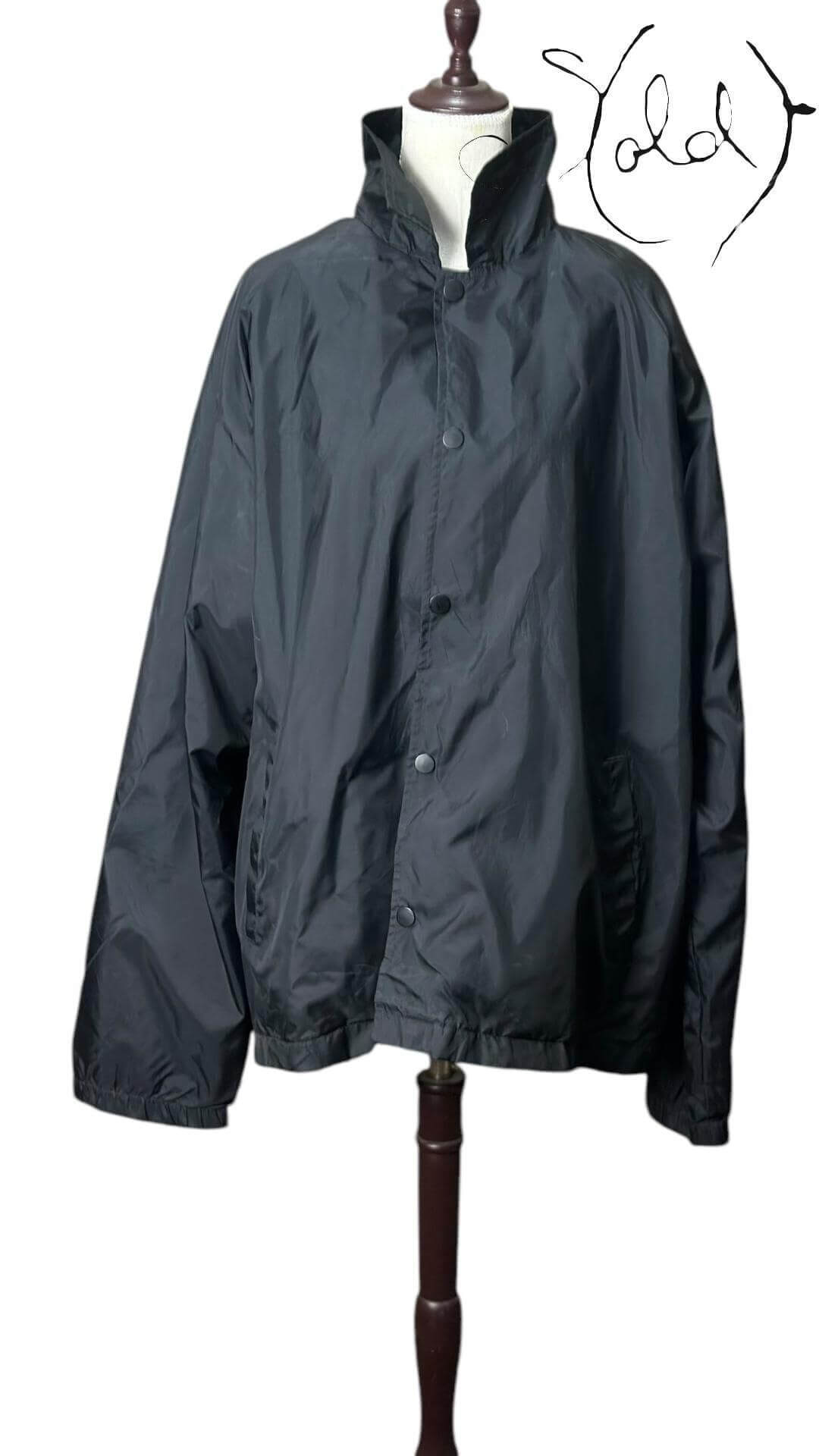 Wear Guard Classic Windbreaker – Minimalist Utility, Hardware detail | Sold Attire