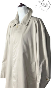 Burberrys Vintage Trench Coat Stone Beige 1990s Made in England, Back view | Sold Attire