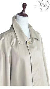 Burberrys Vintage Trench Coat Stone Beige 1990s Made in England, Interior view | Sold Attire