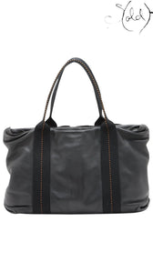 Sold Attire black Veau Derma leather Hermès Caravan Horizontal MM tote with silver hardware and contrast stitching.