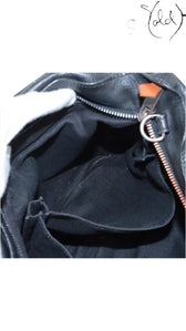 Sold Attire black Veau Derma calfskin Hermès Caravan Horizontal MM bag interior with pockets and silver zipper.