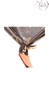 Louis Vuitton Pochette Accessoires M51980 AR1012 corner, strap root and zip hardware - view 9
