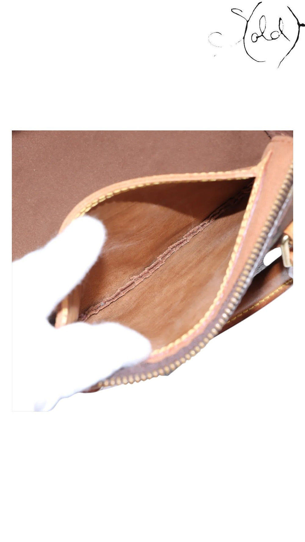 Sold Attire Louis Vuitton Speedy 30 Monogram canvas bag interior, circa 2000. Natural Vachetta leather trim.