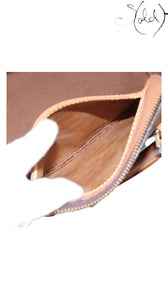 Sold Attire Louis Vuitton Speedy 30 Monogram canvas bag interior, circa 2000. Natural Vachetta leather trim.