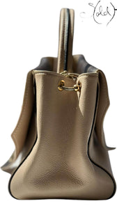 Louis Vuitton Double V Crema Monogram – Parisian Contrast, Interior view | Sold Attire