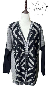 Max Mara Cashmere-Wool Cardigan – Bold & Luxe, Detail view | Sold Attire