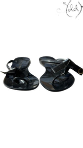 The Louis Vuitton Jelly Sea Star Thong Flats – Gloss Noir, Hardware detail | Sold Attire