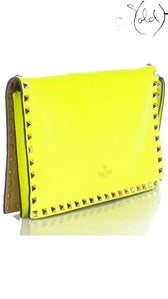 Valentino Garavani Rockstud yellow fluo wristlet clutch - view 3